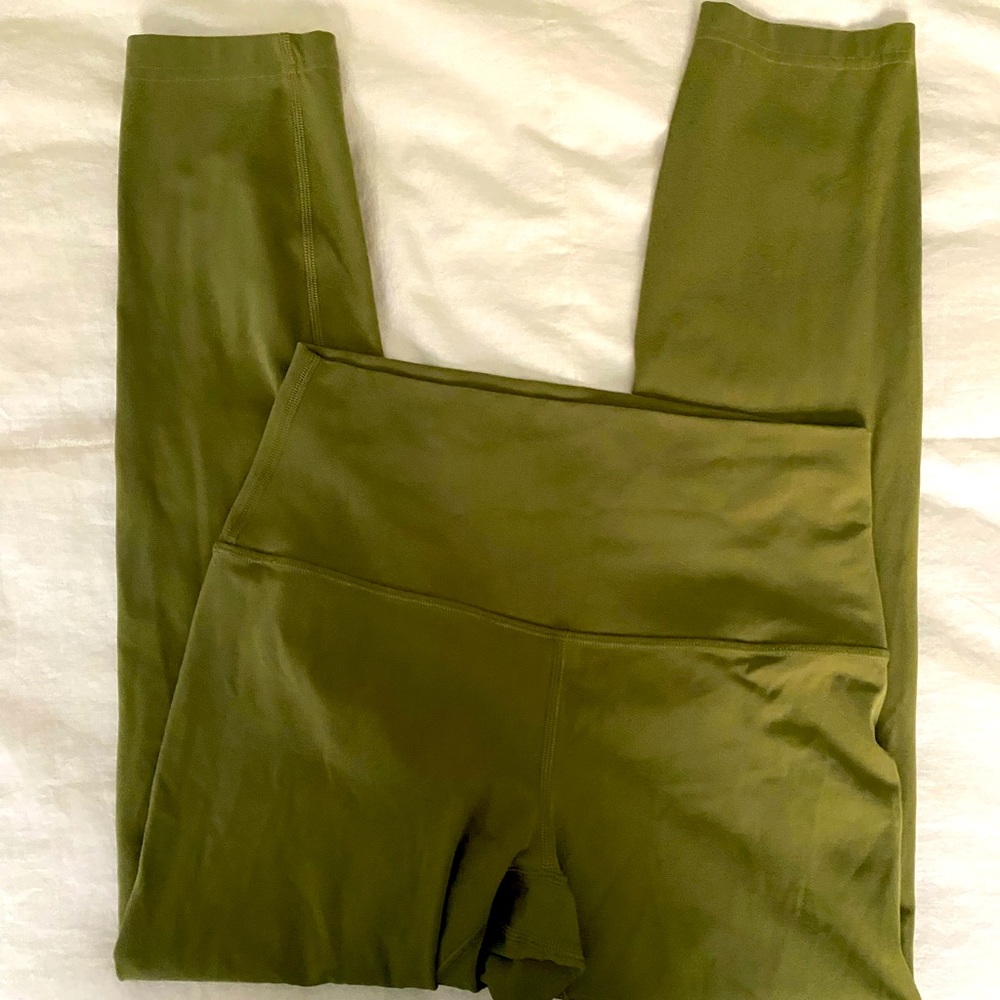 Lululemon Aligns 25”